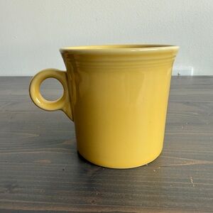 Fiestaware sunflower classic ring mug
8oz / 1 cup 8oz